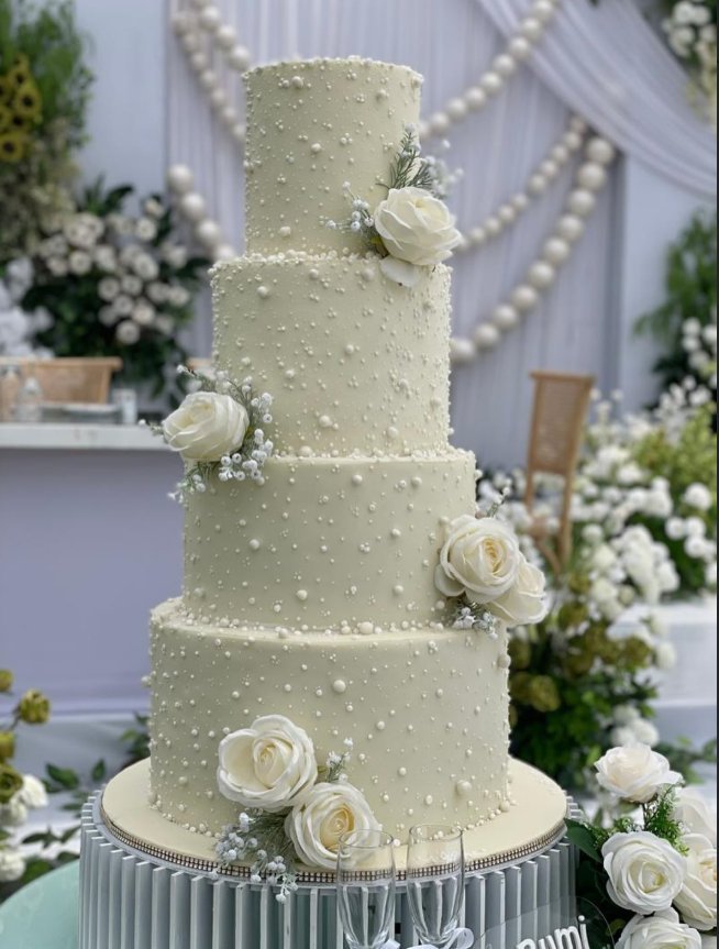 5-tier pearl wedding cake